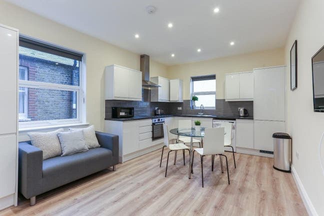 Modern 4 bed TWO bath apartment, large room! Main Photo