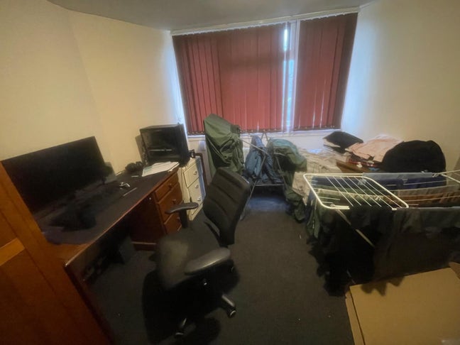 Spacious Double bedroom Main Photo