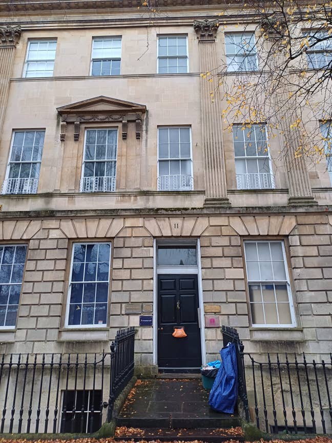 Looking for two new flatmates Main Photo