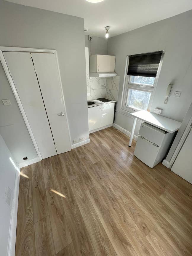 Newly Refurbished Studio Available in the Camden N Main Photo