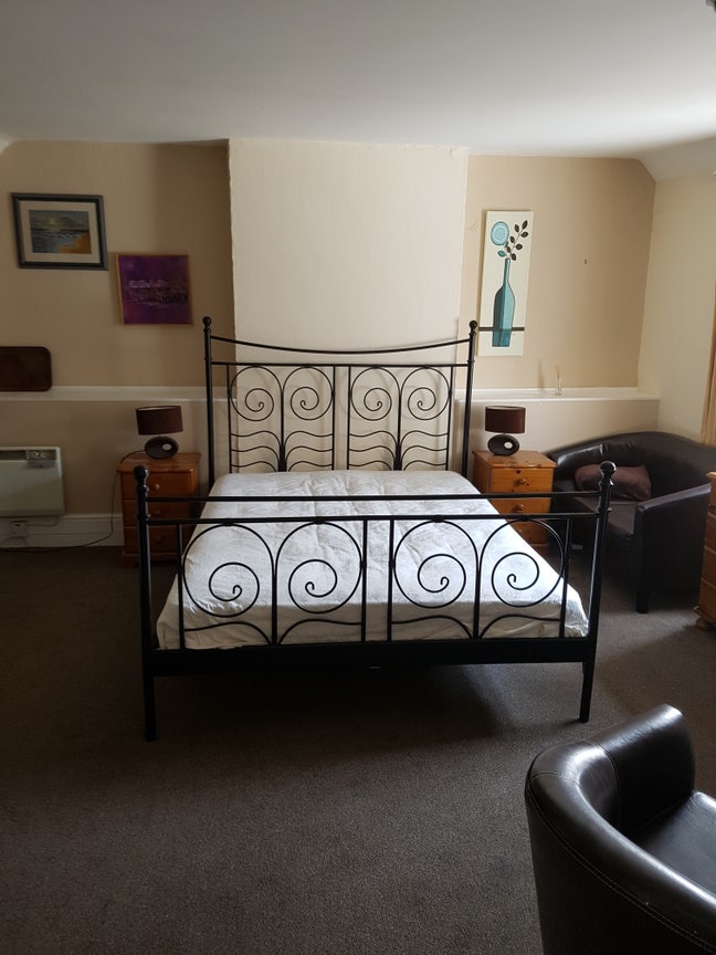 En suite Room in shared Country House Main Photo