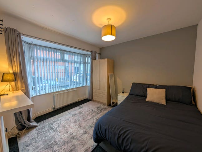 Beautful home -  Broadway beside RVH Main Photo