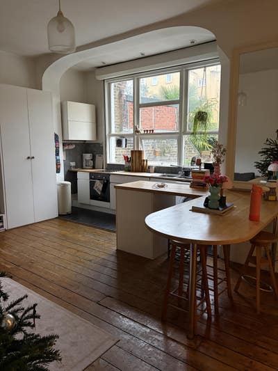 Bright Ground Floor Flat in West Kensington Main Photo