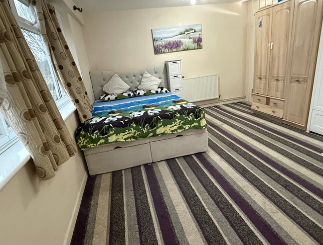 Room for rent Master Bedroom  Main Photo