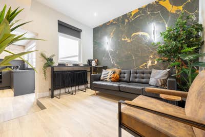 Class Top Floor Room, Study and Ensuite - BT5! Main Photo