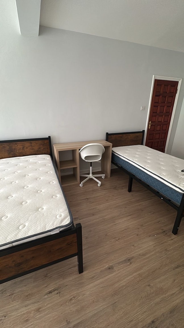 A spacious shared room available in Surbiton  Main Photo