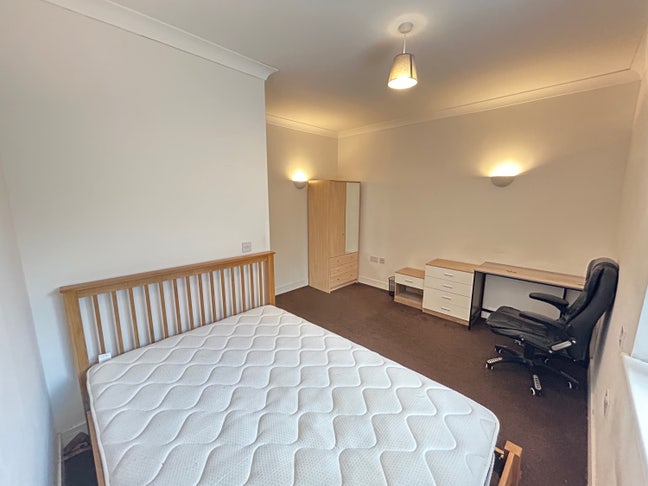 Large Modern Double Room(bills inc.) near Tube Main Photo