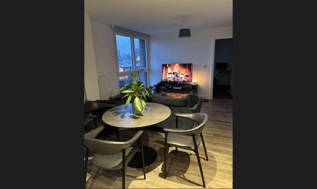 En-suite Double 2-Bed Apartment| Leeds City Centre Main Photo