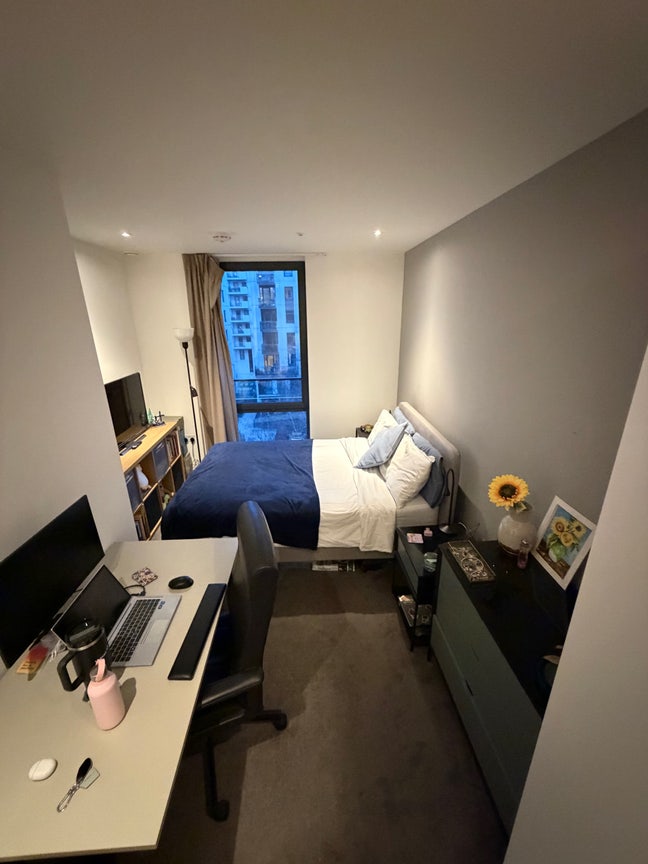 Gorgeous double room available in East village!  Main Photo