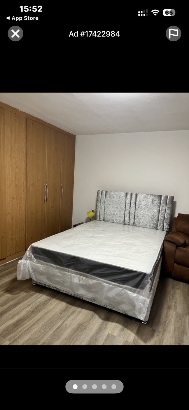 A king size room with  wall to wall wardrobe  Main Photo