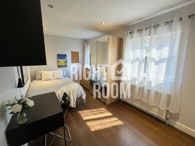 X2 Rooms - Ensuite + Double Room SW16 Amazing! Main Photo