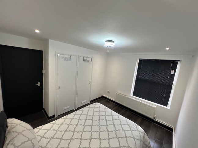 Bedroom available near Oval Station Main Photo