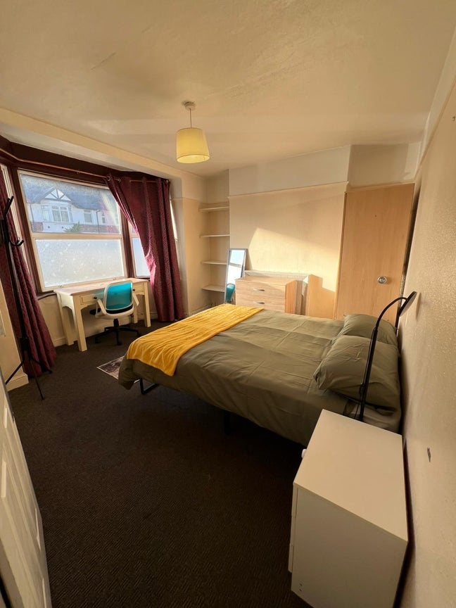  Lovely Double Room-No Deposit, All inclusive! ✨ Main Photo