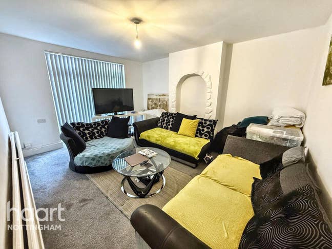 Modern Double Room Near Transport & Shops Main Photo