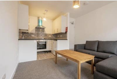 Whole flat 4 bedder near Meadows Main Photo