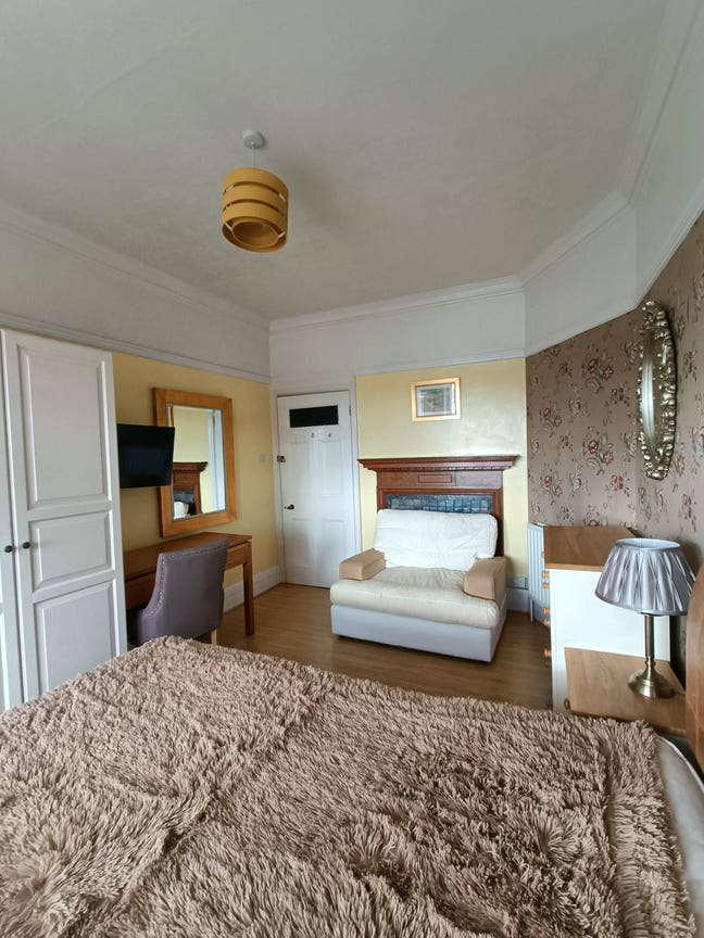 Bright double room in Southfields Main Photo