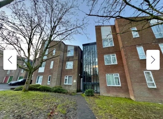 Two bedrooms top floor apartment  Main Photo