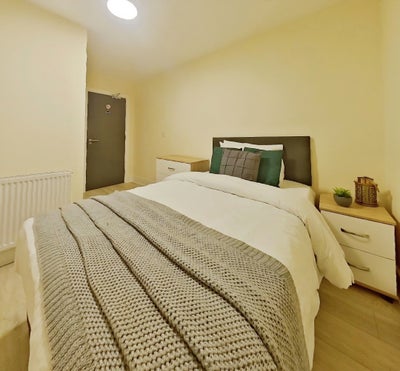 Large En-Suite Wirral Rooms Main Photo