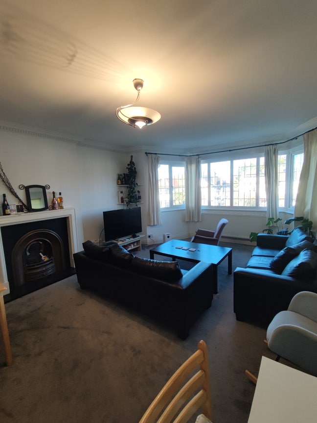 Large Double Room Available in Willesden Green Main Photo