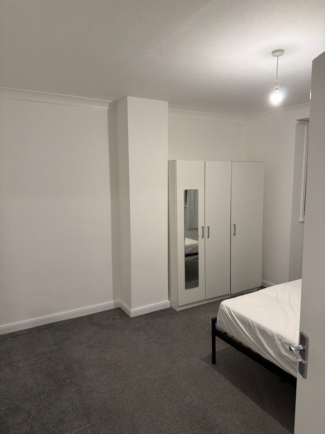 No restrictions, couple with child also allowed  Main Photo