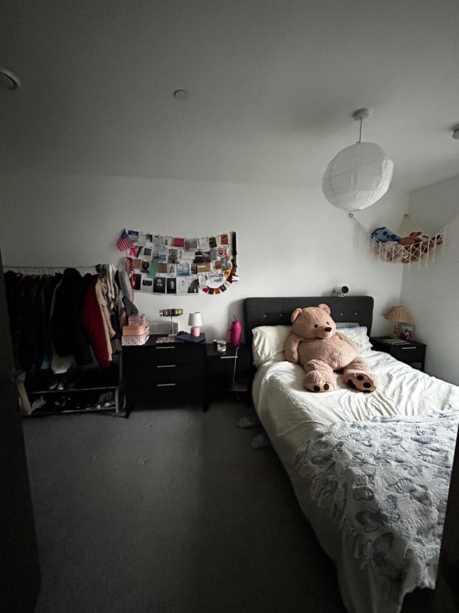 Double En-suite Room available in Downtown Salford Main Photo