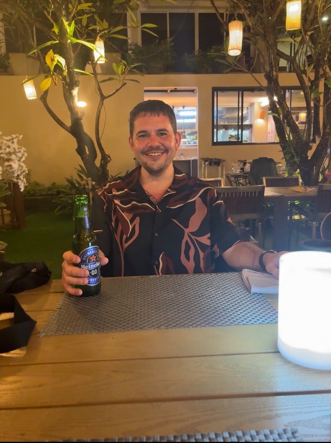 Professional looking for a room/flat.  Main Photo