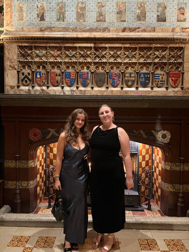 Two 26 year old girls looking for a house! Main Photo