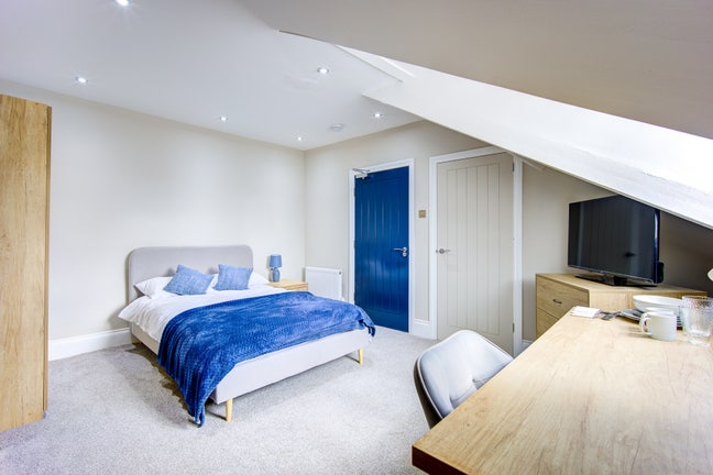 Newly Refurbished - Luxury Double En-Suite Rooms Main Photo