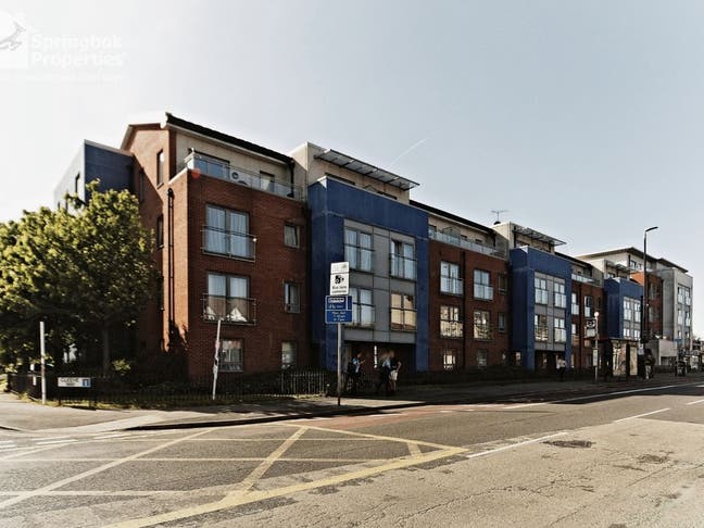 Spacious Double Bedroom (En-Suite) Main Photo