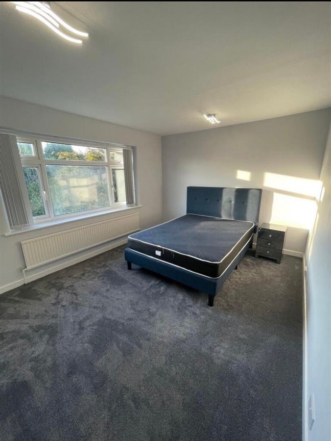 En-suite available Immediately  Main Photo