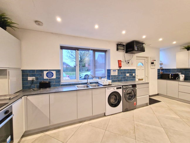 🌟 Modern Studio Ensuite Walsall -No Bills to Pay! Main Photo