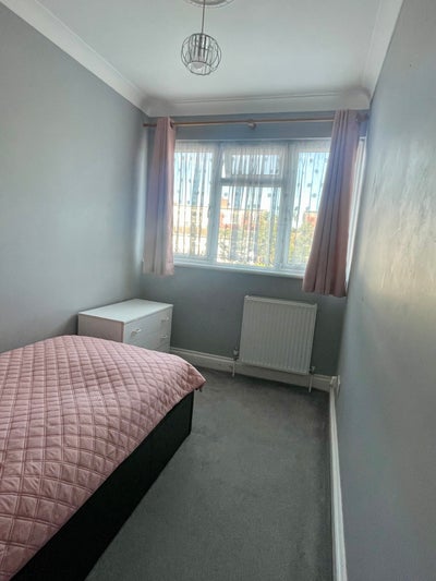 Single room in a lovely cul-de-sac location  Main Photo