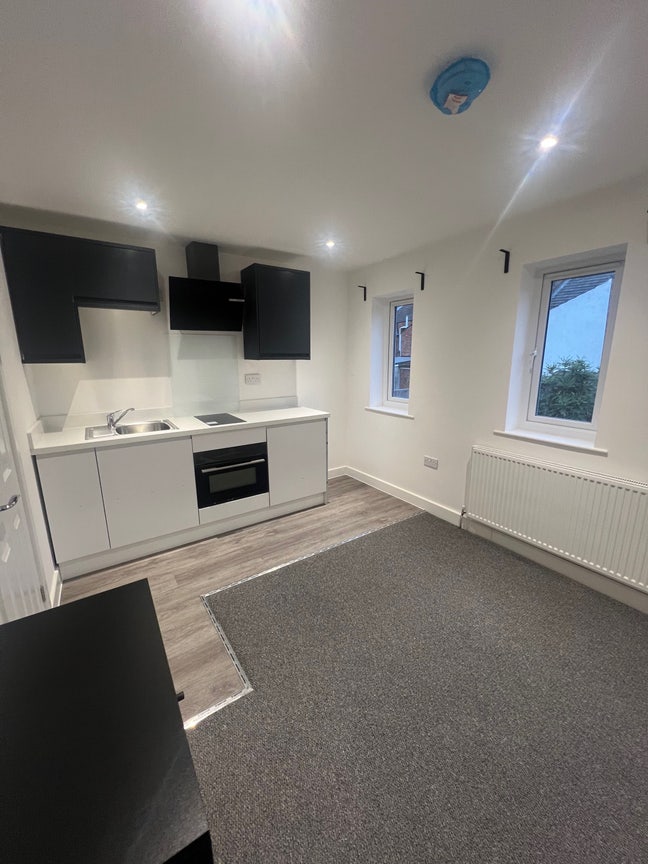 New Studios to let. Parking! New photos soon! Main Photo