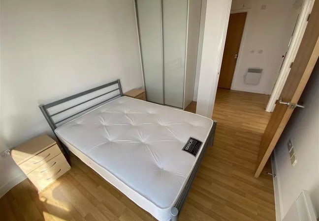 Double room to rent Chapel Street Main Photo
