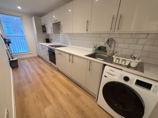 Cosy Renovated Home with Fantastic Location Main Photo