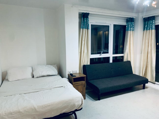 Large Furnished Room With Private Balcony To Rent Main Photo