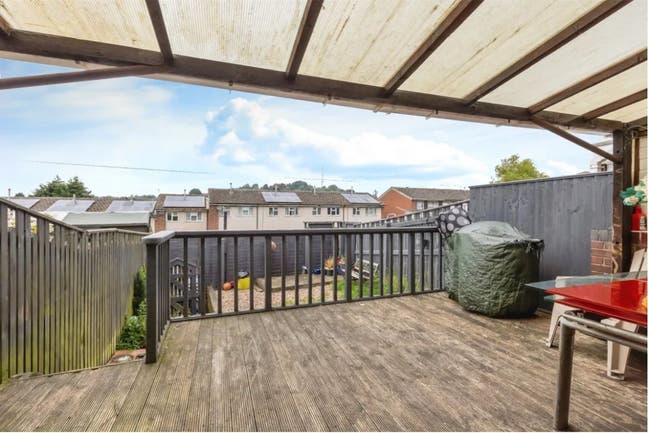 2 double and 1 single bedroom with bills included  Main Photo