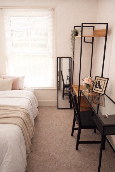 Superb rooms and location rooms available now Main Photo