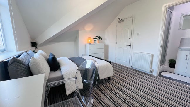 Double Ensuite - Near Train Station - Deposit Free Main Photo