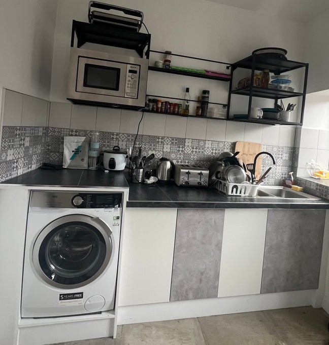 2 bedroom apartment to share in central Cranfield  Main Photo