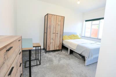 🌟 Modern Studio Ensuite Walsall -No Bills to Pay! Main Photo