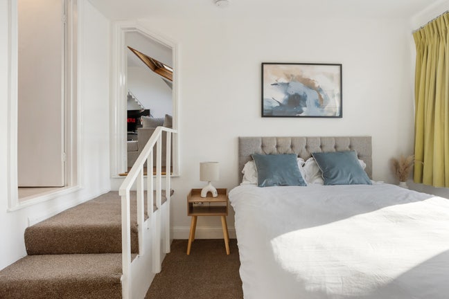 Spacious Rooms in a Beautiful House  Main Photo