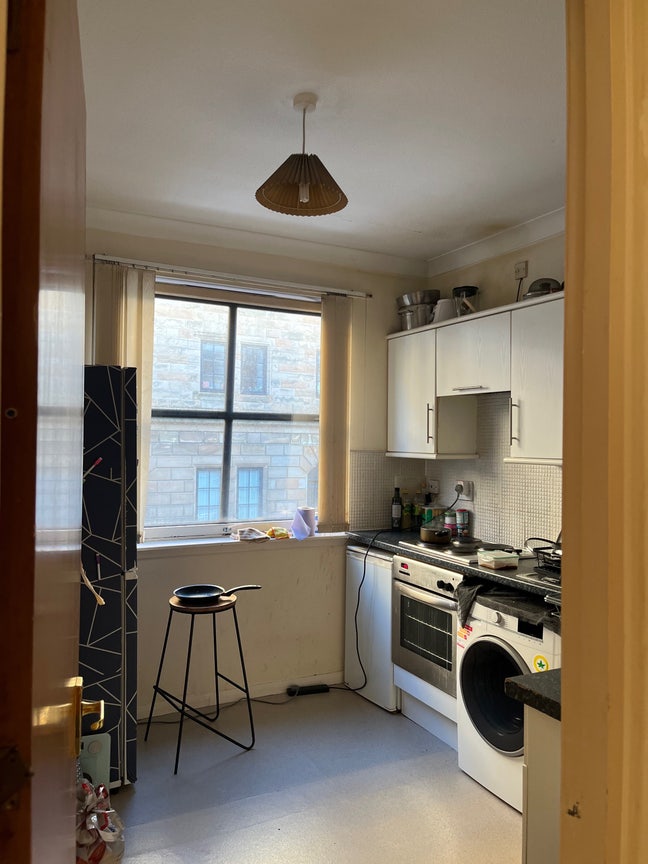 URGENTLY Looking for a flatmate  Main Photo