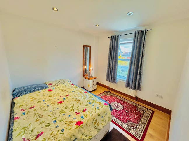 🌟 Spacious Double Room – E17 Main Photo