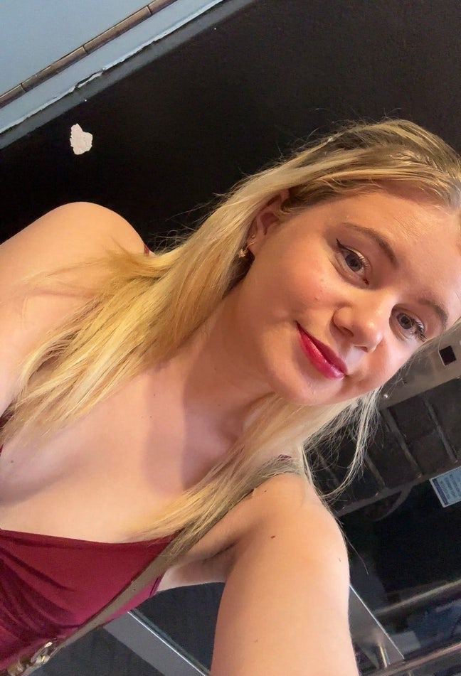 Professional female seeks double room Main Photo