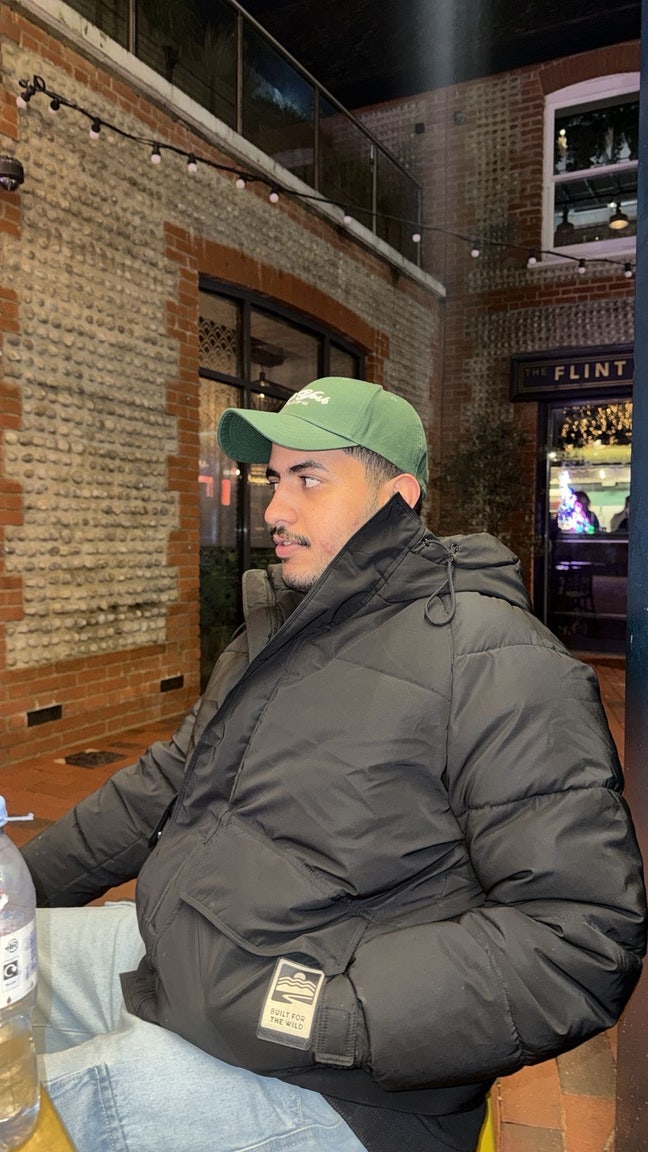 Looking for a room Main Photo