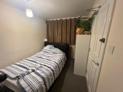 Room available for a student in central Edinburgh  Main Photo