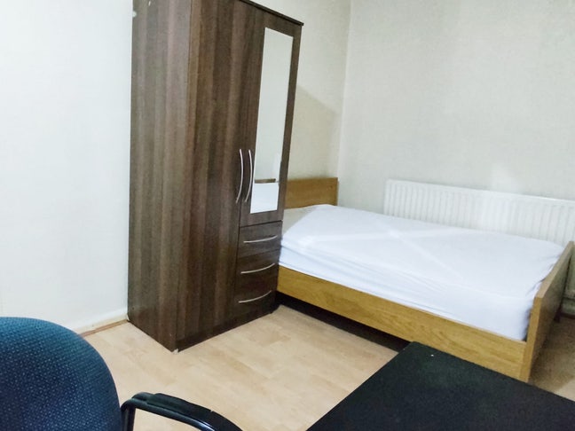 En-suite | Double Bed | Working Professionals Main Photo