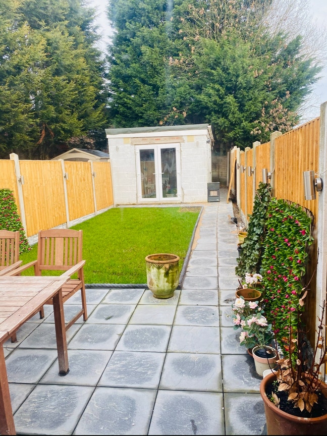 •	Two furnished en-suite rooms for rent Main Photo