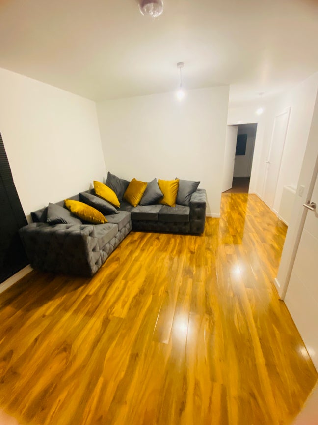 Fully Furnished One Room in a 4 Bedroom House  Main Photo